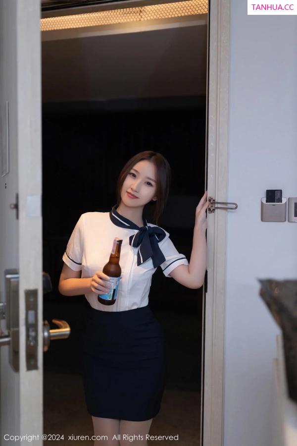   [XiuRen]高清写真图 2024.01.10 No.7938 杏子Yada 短裙美腿第2张图片